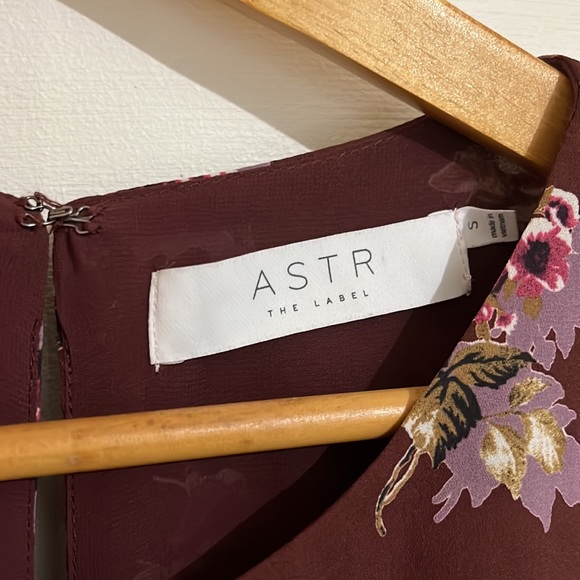 ASTR The Label Floral Dress - Picture 4 of 6